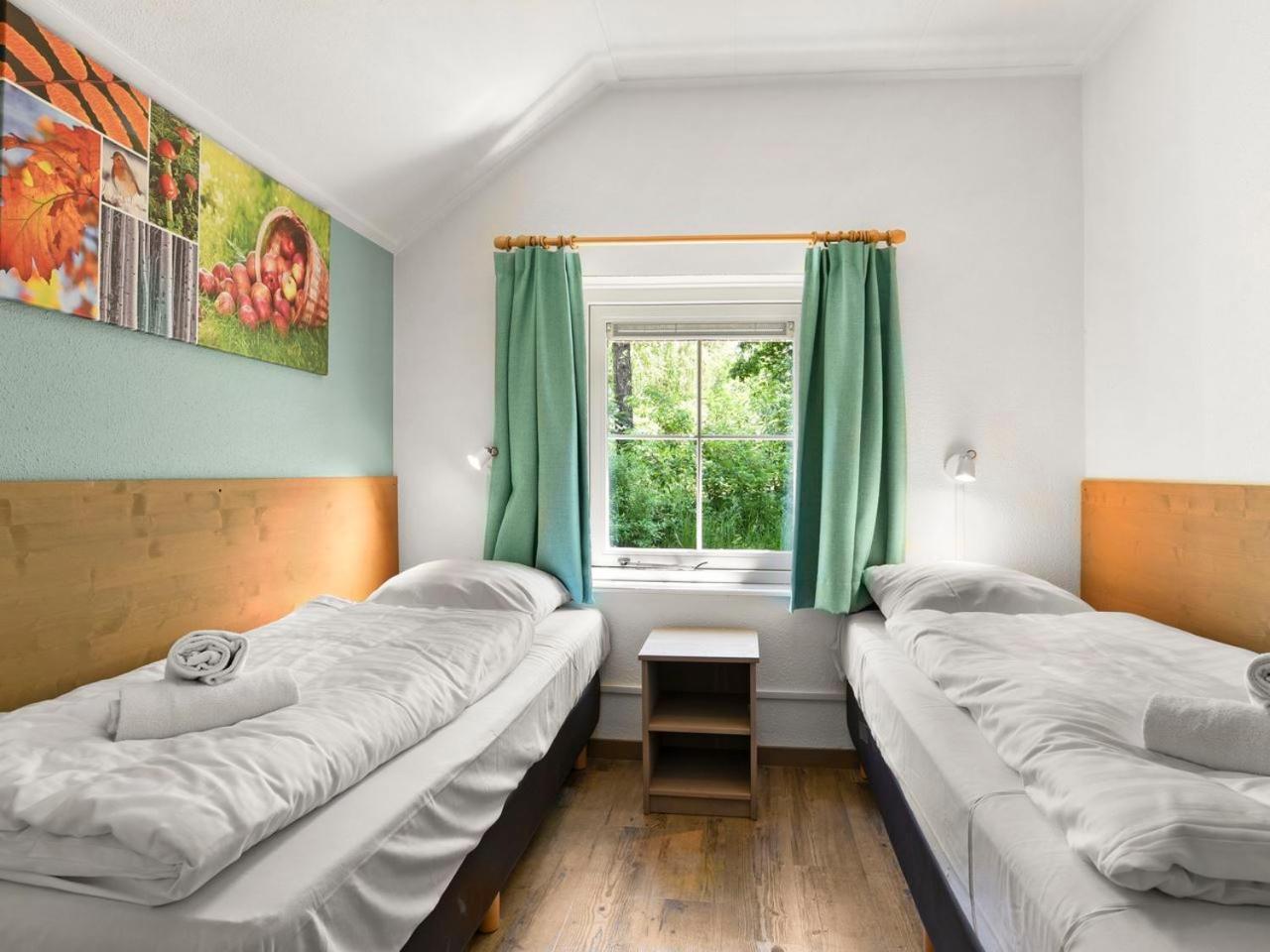 Luxury 4-Person Bungalow In The Holiday Park Landal Twenhaarsveld Holten Room photo