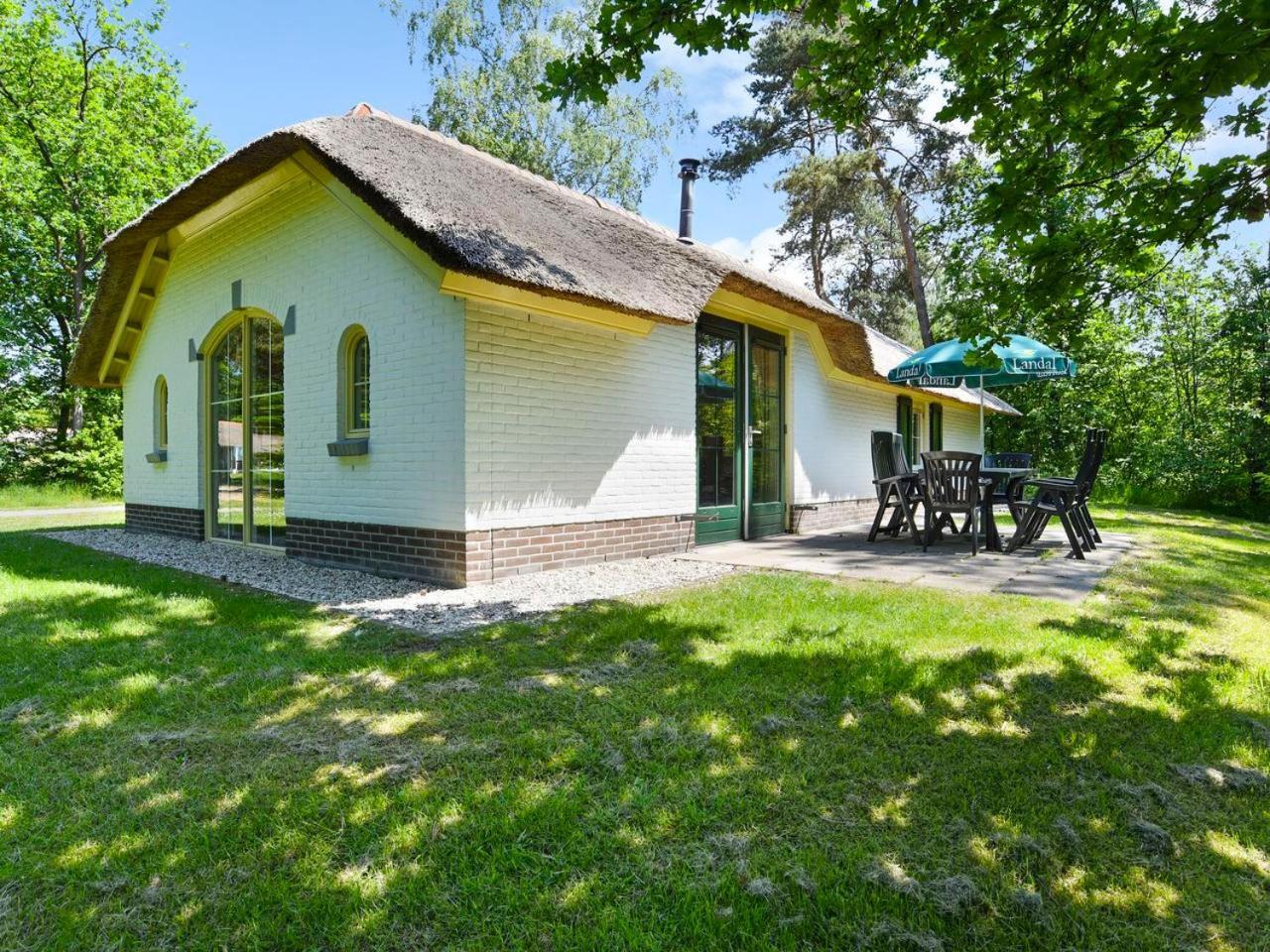 Luxury 4-Person Bungalow In The Holiday Park Landal Twenhaarsveld Holten Room photo
